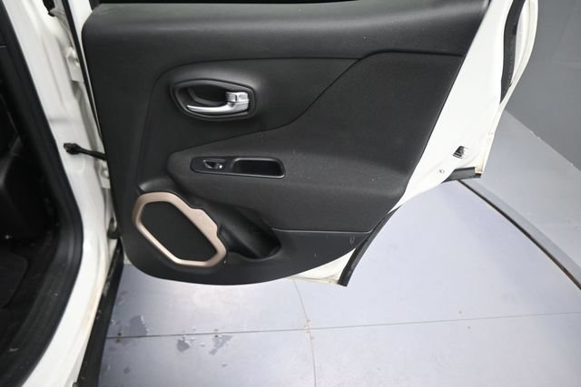 Used 2017 Jeep Renegade Latitude AWD/4WD image 15