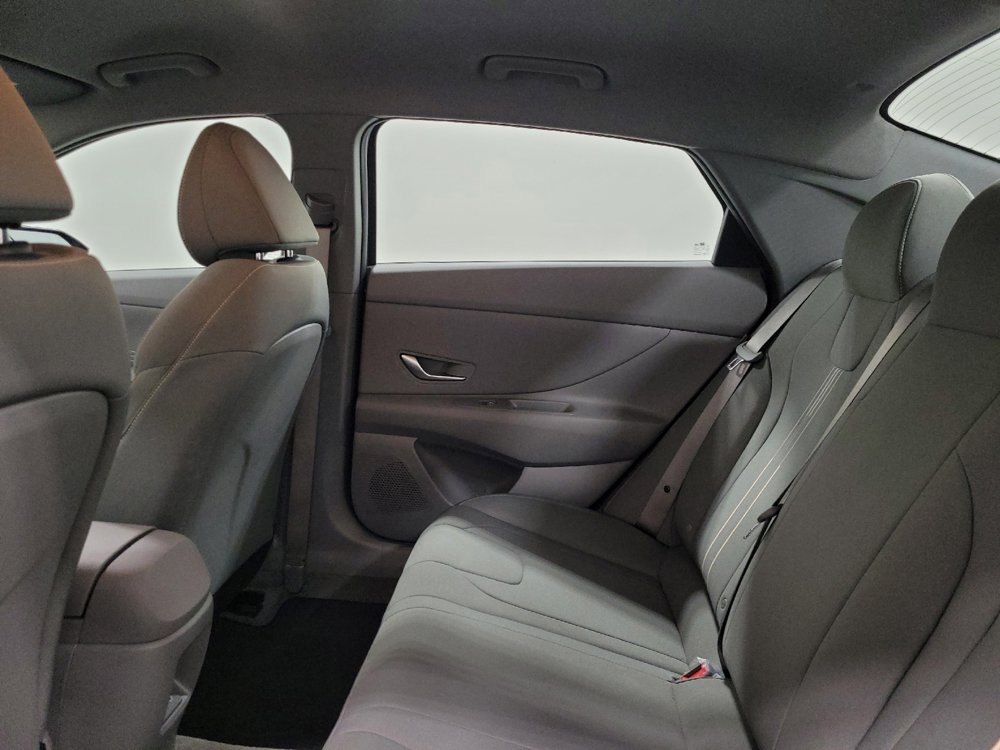 Used 2025 Hyundai Elantra Sport FWD image 18