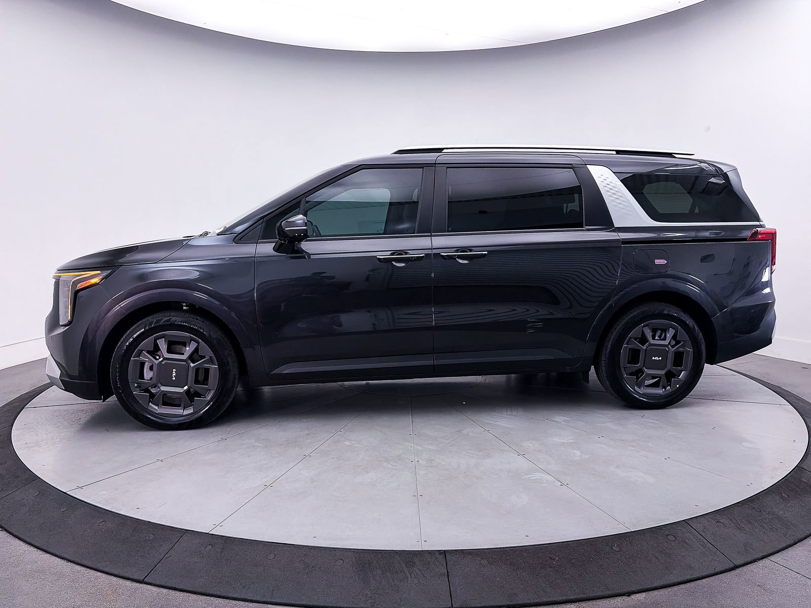 Certified 2025 Kia Carnival EX FWD image 41