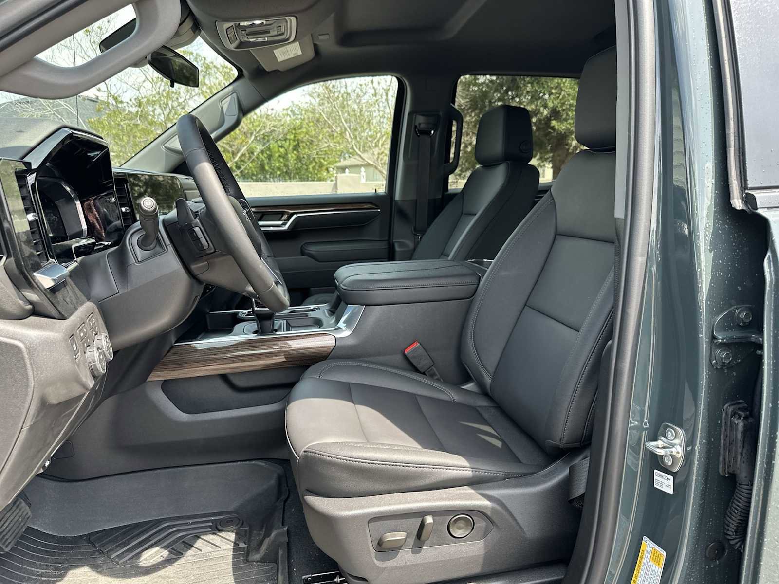 New 2026 Chevrolet Silverado 1500 LT Trail Boss w/ LT Trail Boss Premium Package AWD/4WD image 2