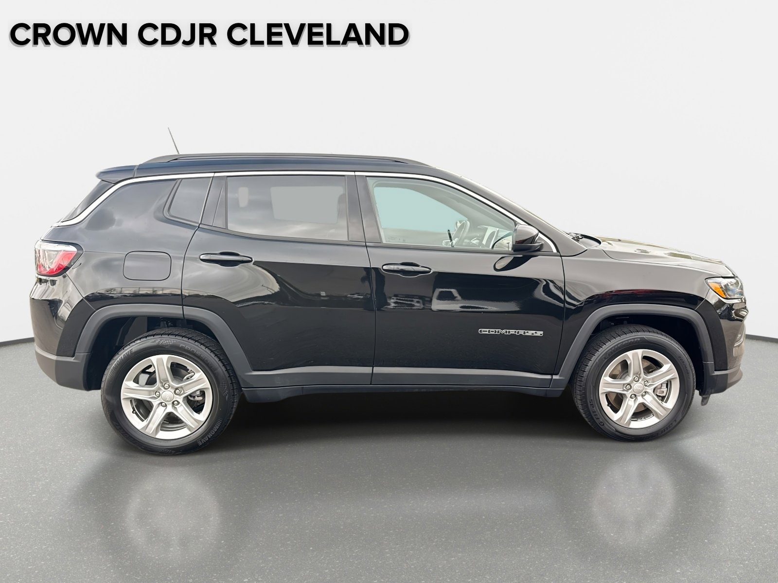 Used 2023 Jeep Compass Latitude image 3
