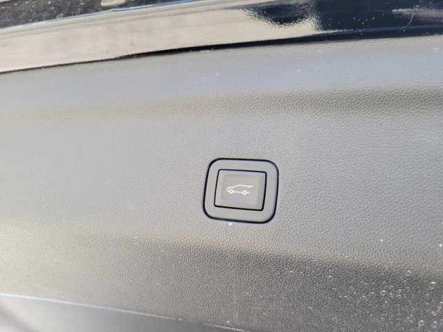 Used 2024 GMC Yukon AT4 w/ AT4 Premium Package AWD/4WD image 9