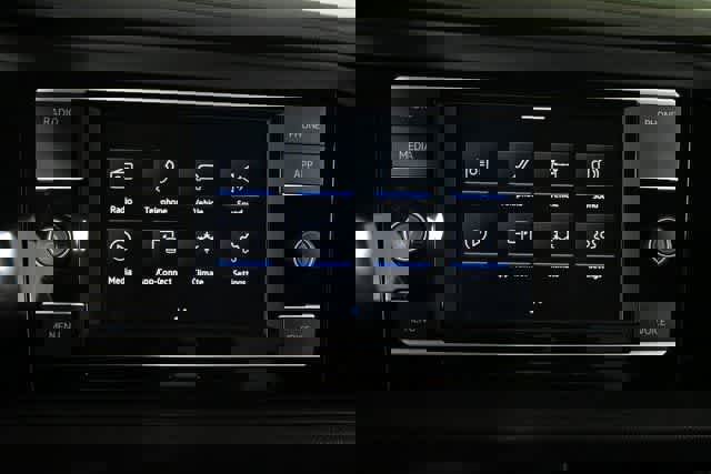 Certified 2022 Volkswagen Jetta SE image 7