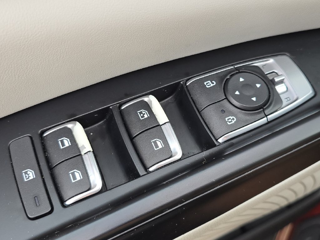 Used 2022 Kia Carnival LX FWD image 28