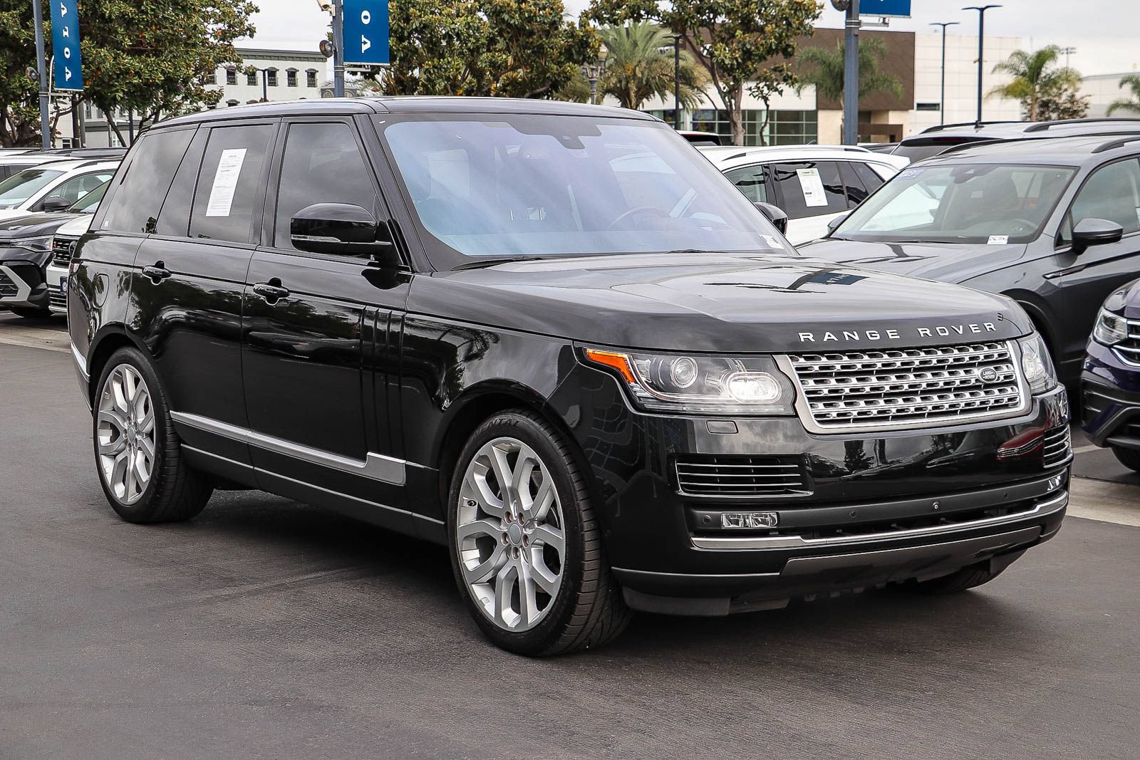 Used 2016 Land Rover Range Rover Supercharged AWD/4WD image 3
