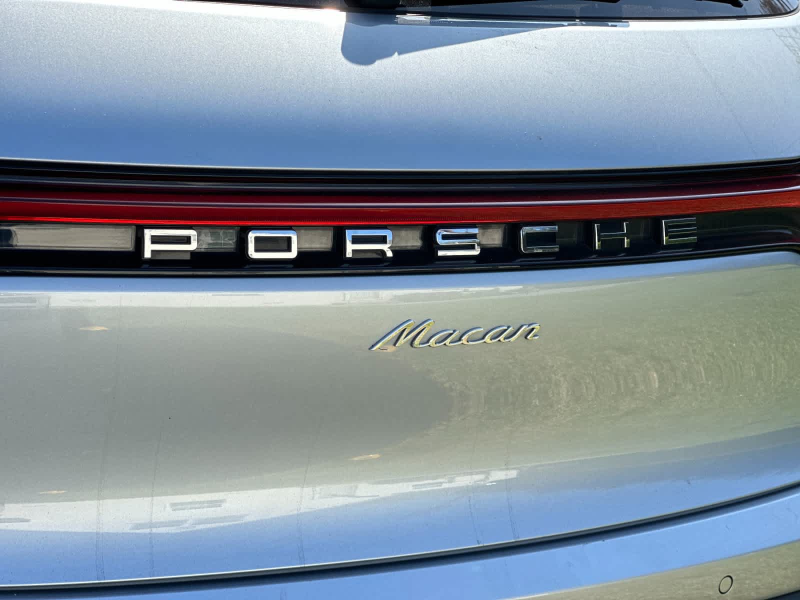 Certified 2023 Porsche Macan Turbo AWD/4WD image 31