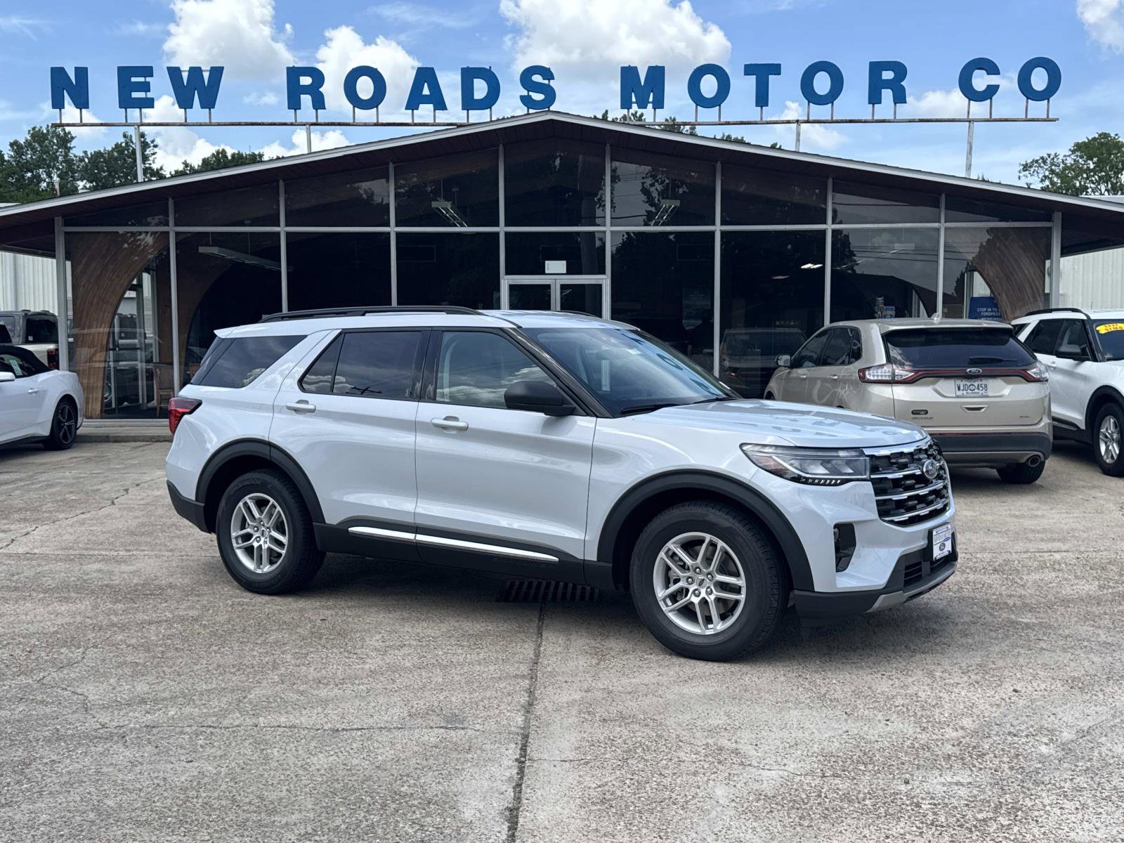 New 2025 Ford Explorer Active w/ Active Comfort Package image 1