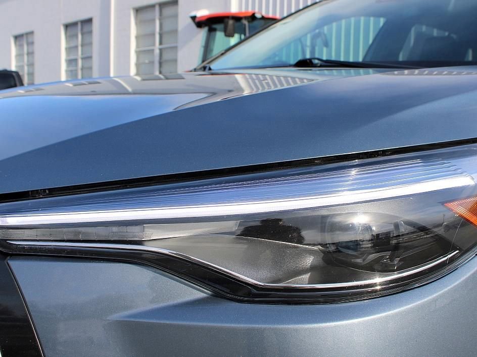 Used 2025 Toyota Corolla Cross XLE image 11