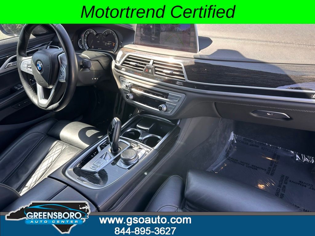 Used 2019 BMW 750i w/ M Sport Package RWD image 18