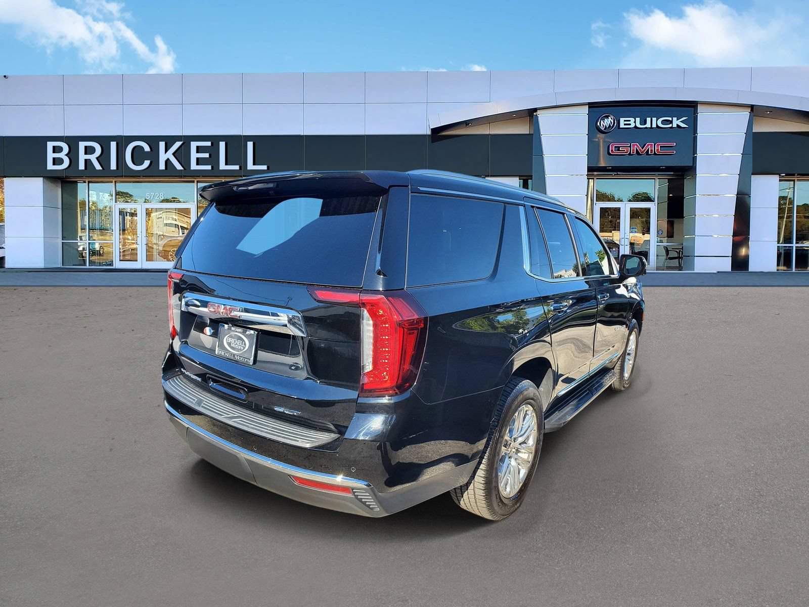 Used 2021 GMC Yukon SLT w/ SLT Premium Package AWD/4WD image 3