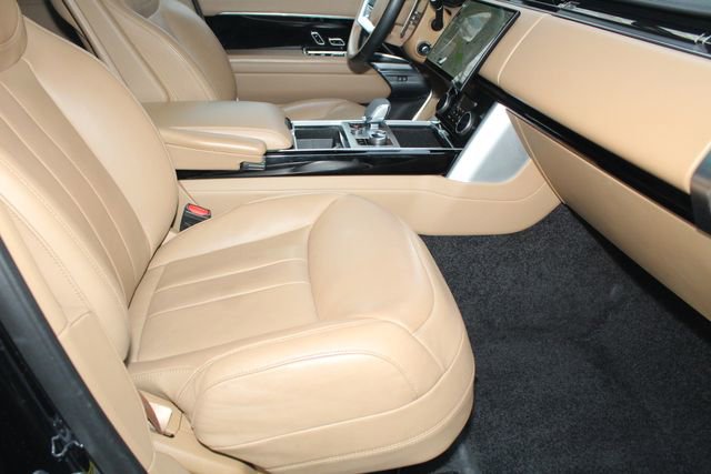 Used 2023 Land Rover Range Rover SE image 3