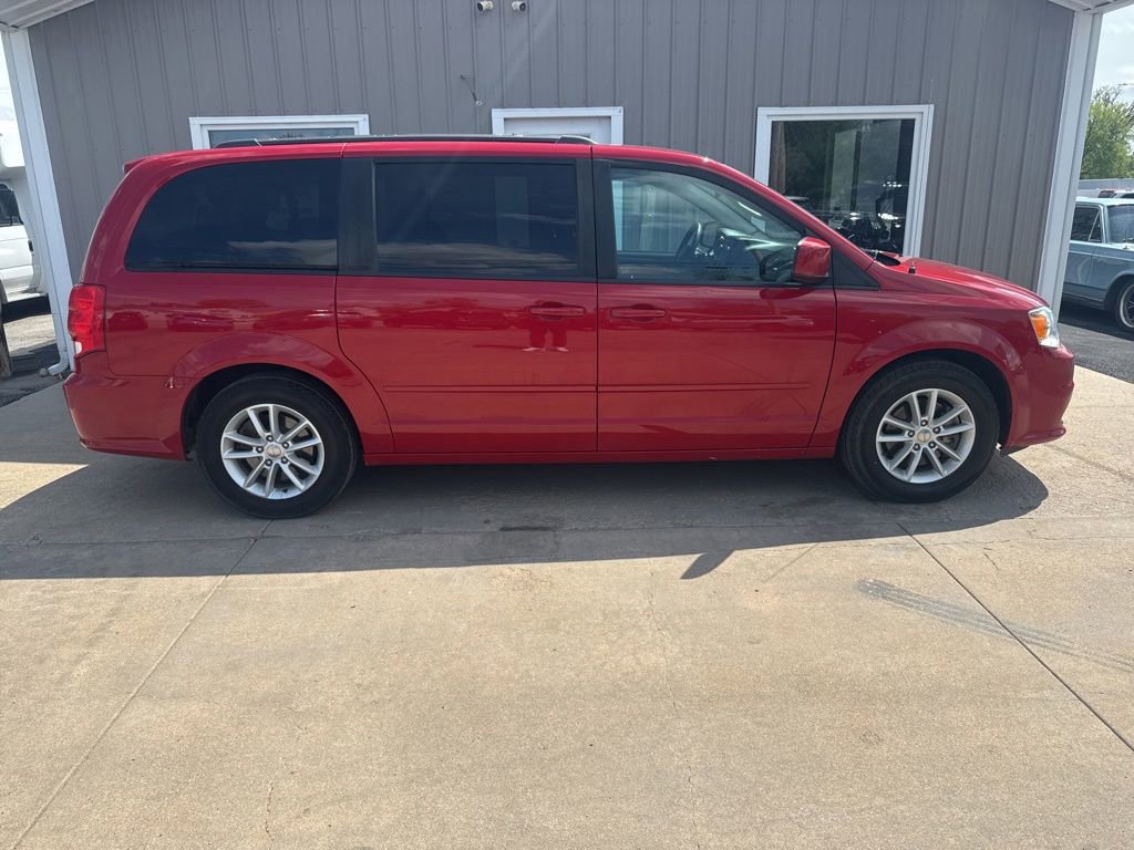 Used 2016 Dodge Grand Caravan SXT FWD image 2