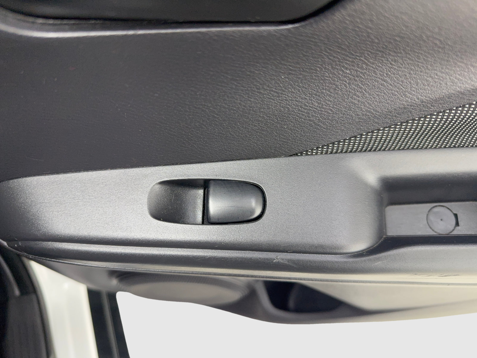 Used 2020 Nissan Kicks S FWD image 39