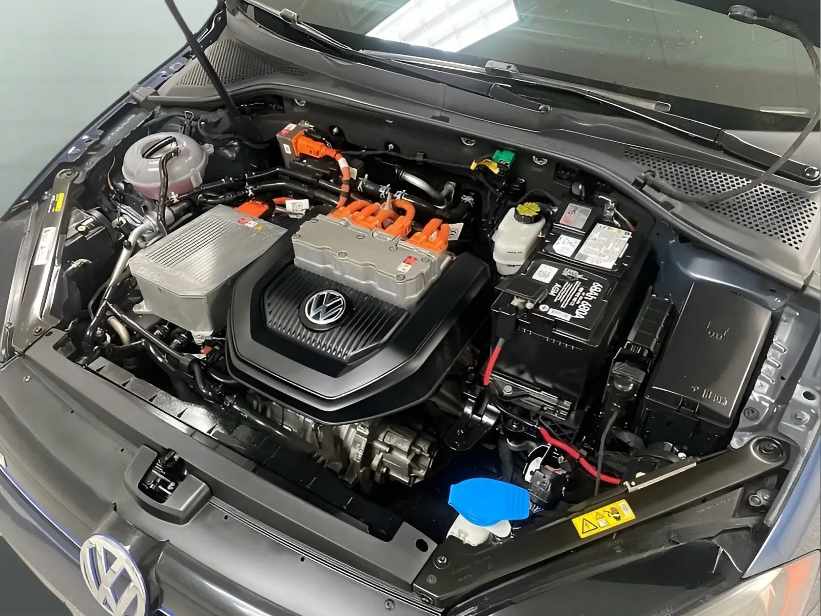 Used 2016 Volkswagen e-Golf SE w/ DC Fast Charging Package FWD image 16