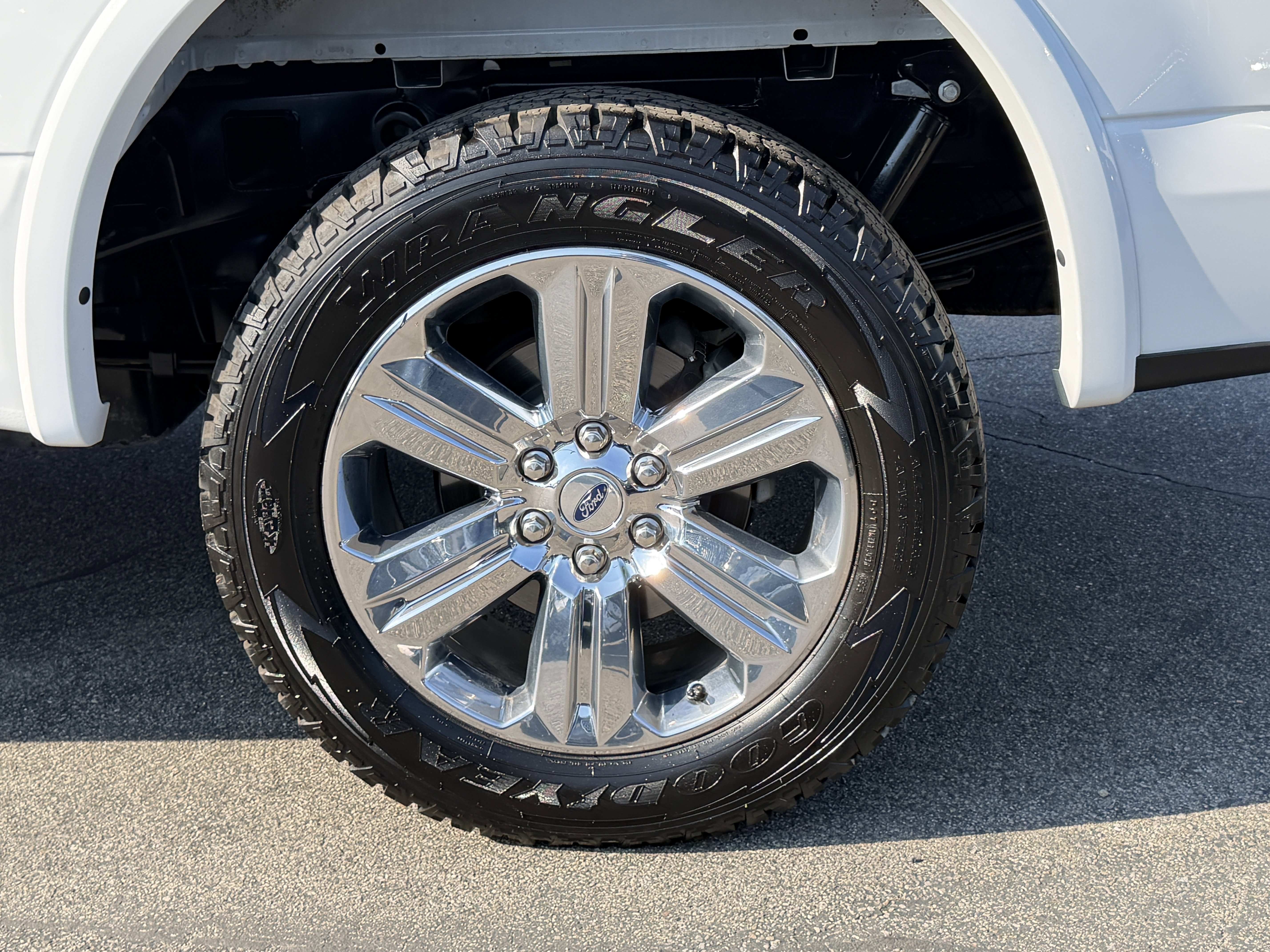 Certified 2019 Ford F150 Lariat w/ Equipment Group 502A Luxury AWD/4WD image 8