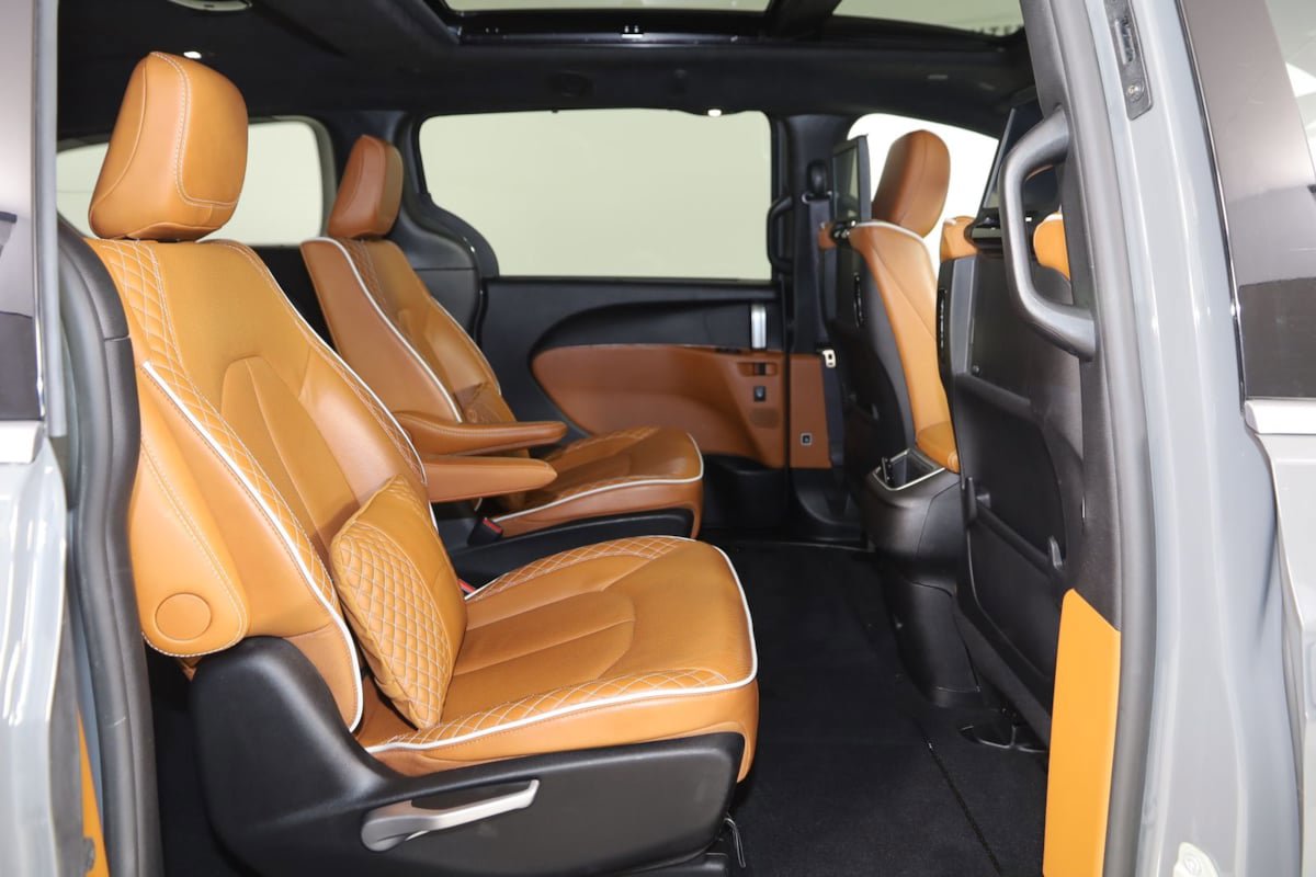 Used 2024 Chrysler Pacifica Pinnacle image 14