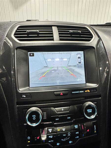 Used 2018 Ford Explorer XLT w/ Equipment Group 202A AWD/4WD image 15