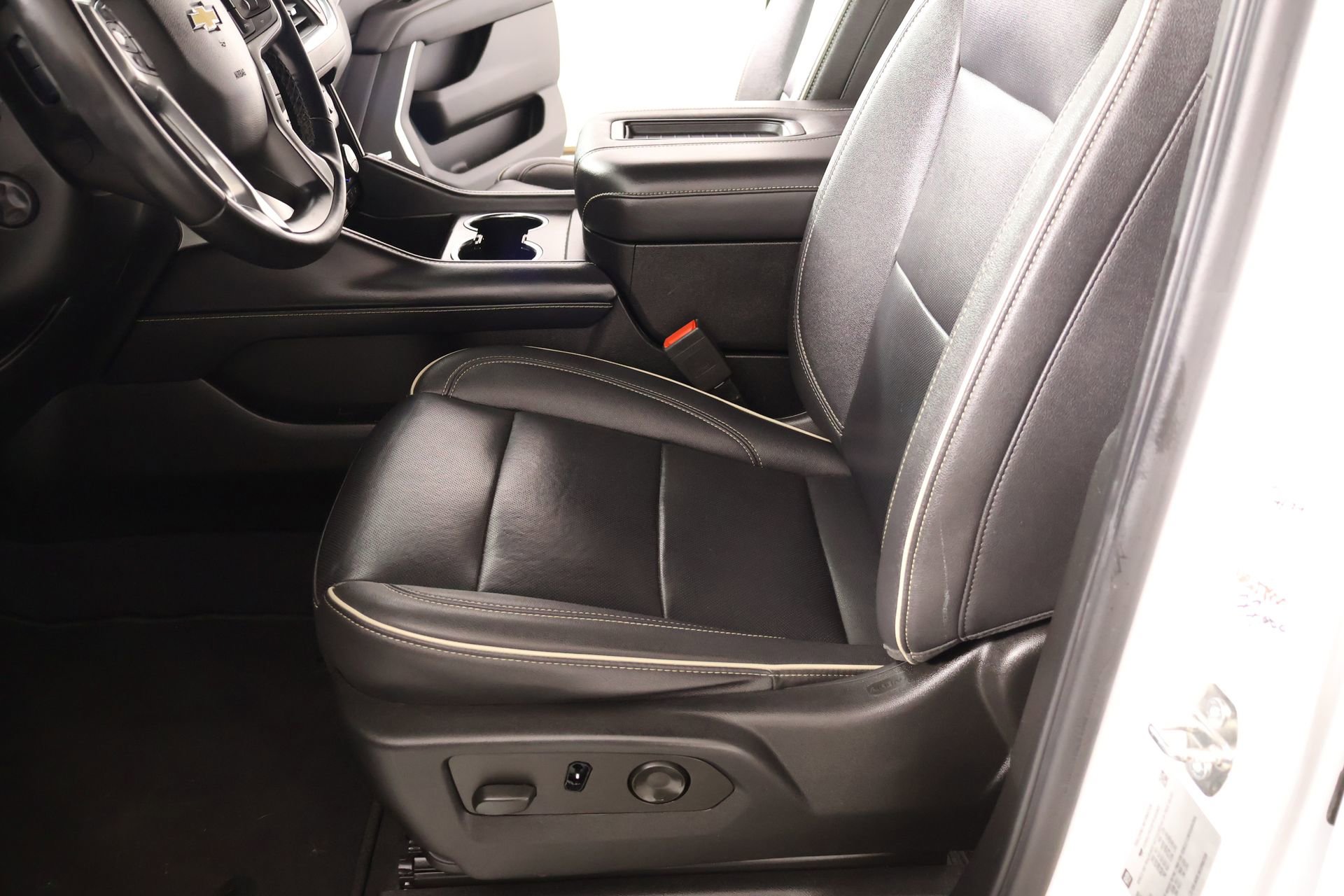 Used 2023 Chevrolet Suburban Premier image 10