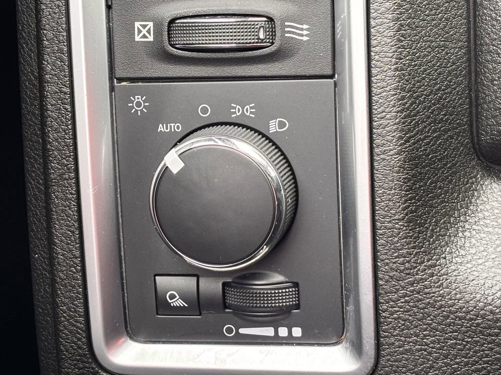 Used 2022 RAM 1500 Classic SLT image 19