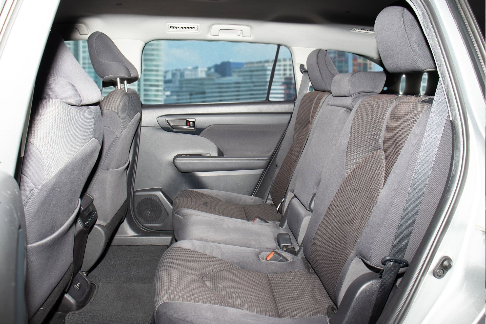 Used 2020 Toyota Highlander L image 7