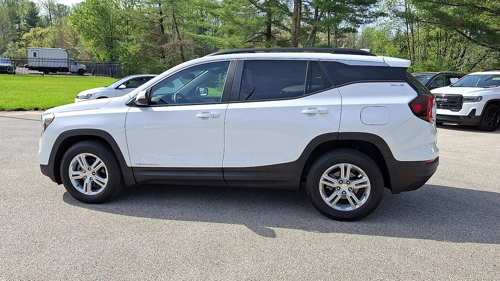 Certified 2022 GMC Terrain SLE w/ Driver Convenience Package AWD/4WD image 6