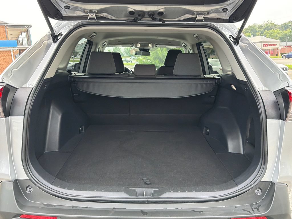 Used 2025 Toyota RAV4 XLE AWD/4WD image 6