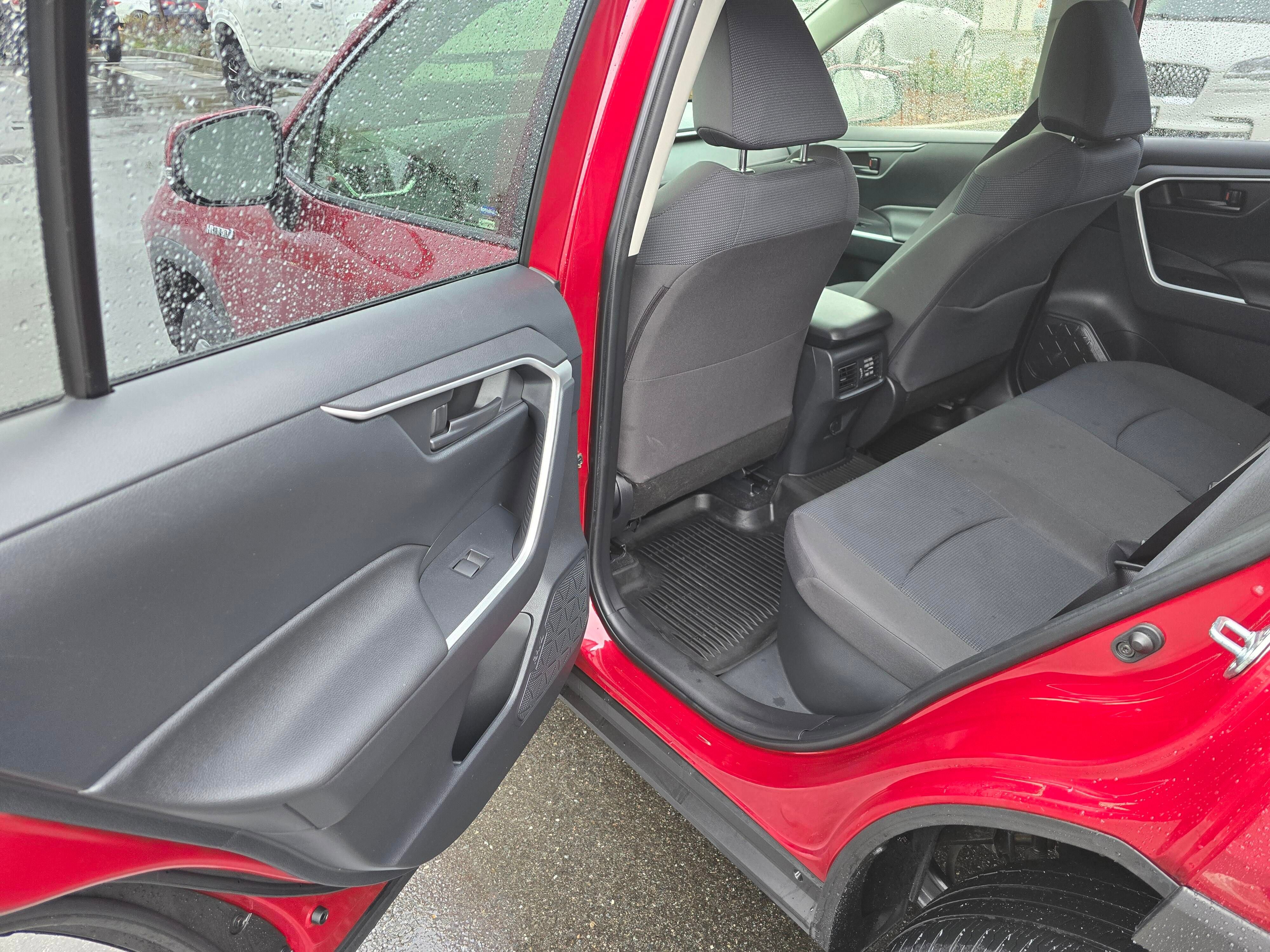 Used 2019 Toyota RAV4 LE image 26