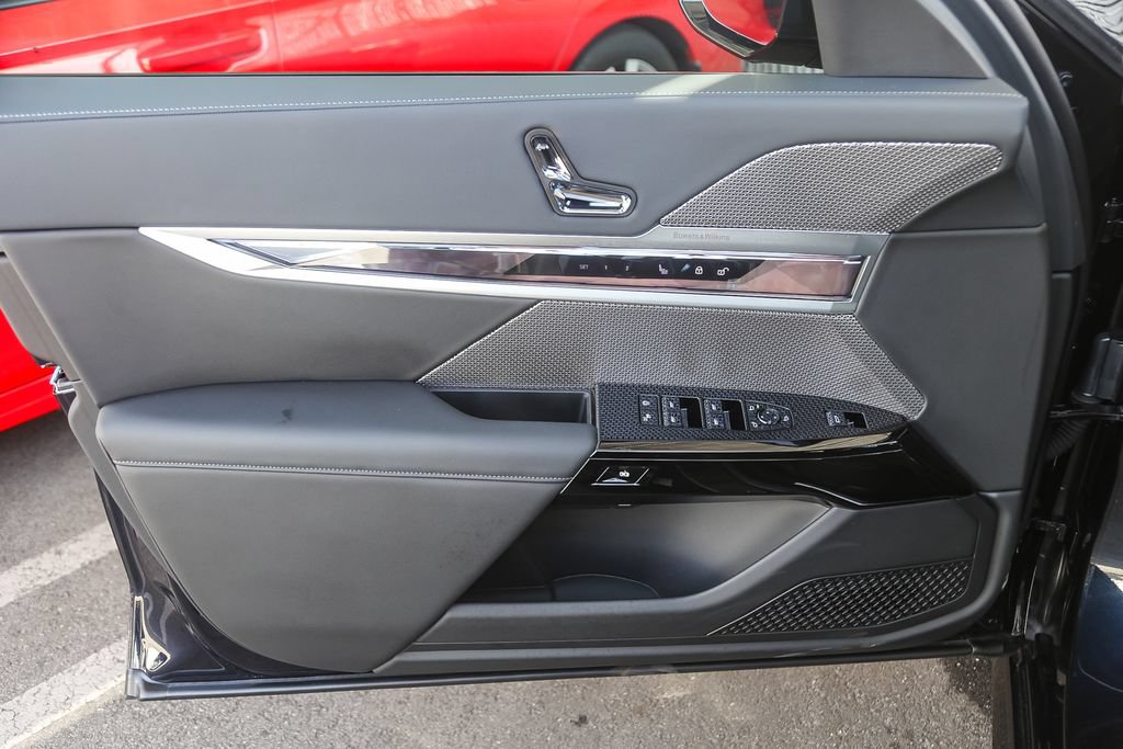 Used 2026 BMW 740i RWD image 17