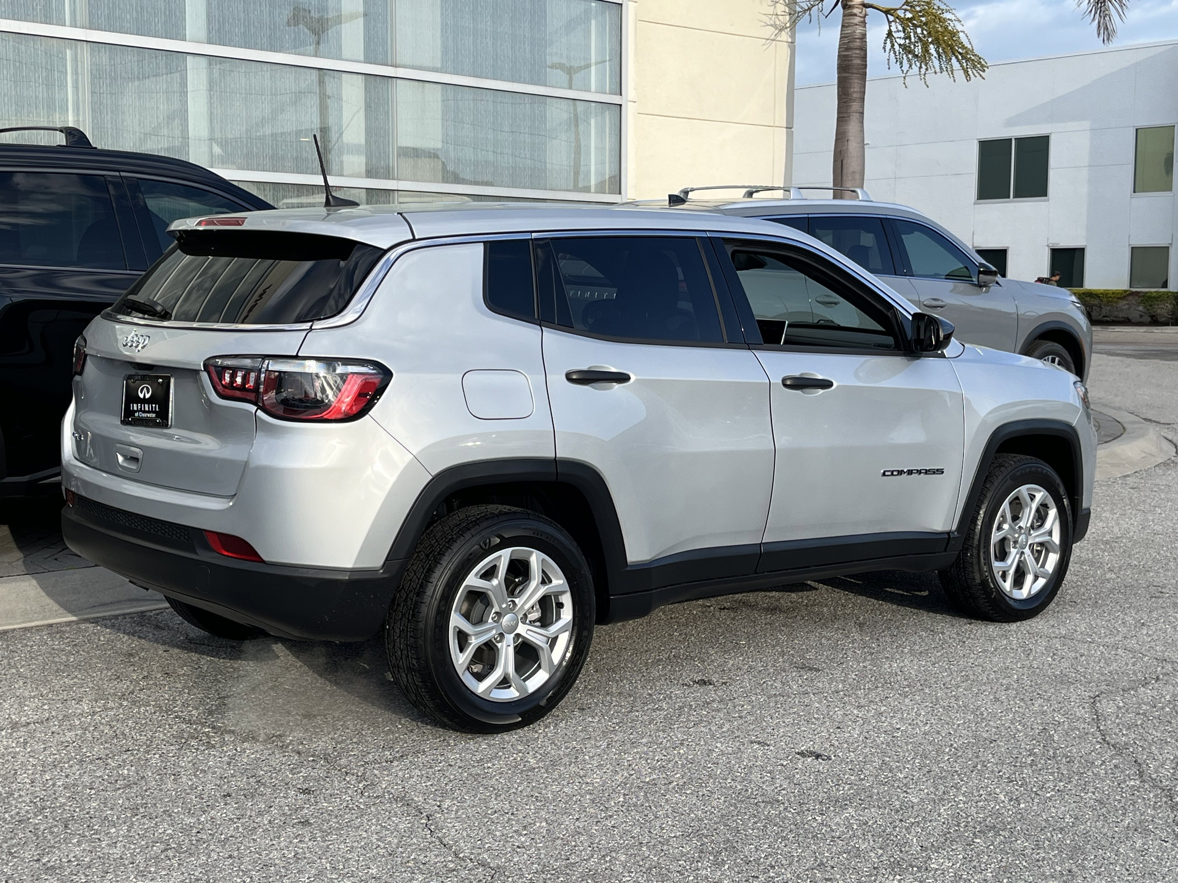 Used 2024 Jeep Compass Sport image 9