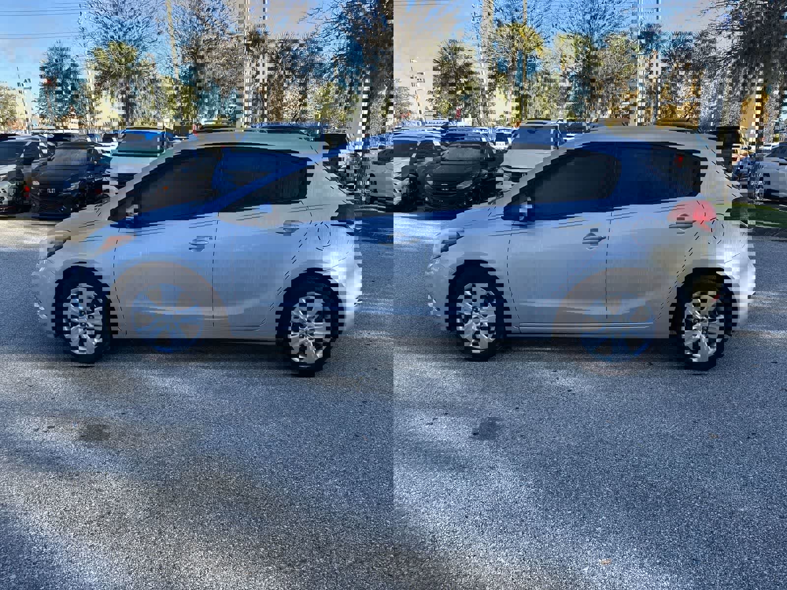 Used 2016 Kia Forte LX image 3