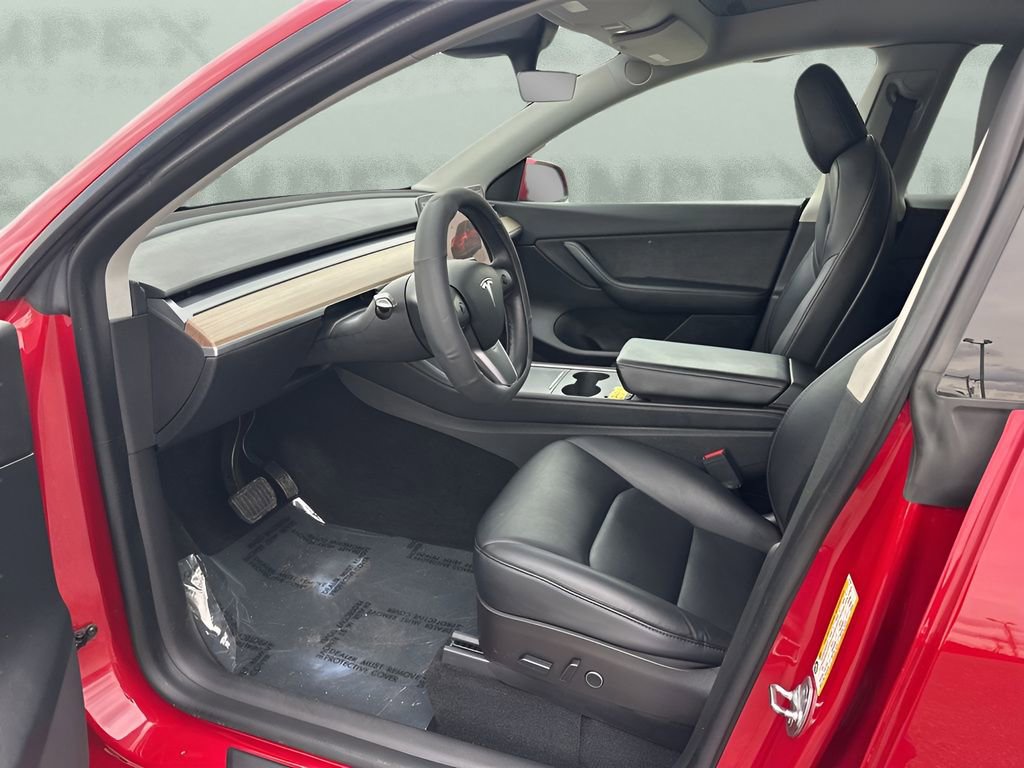 Used 2022 Tesla Model Y Long Range image 9