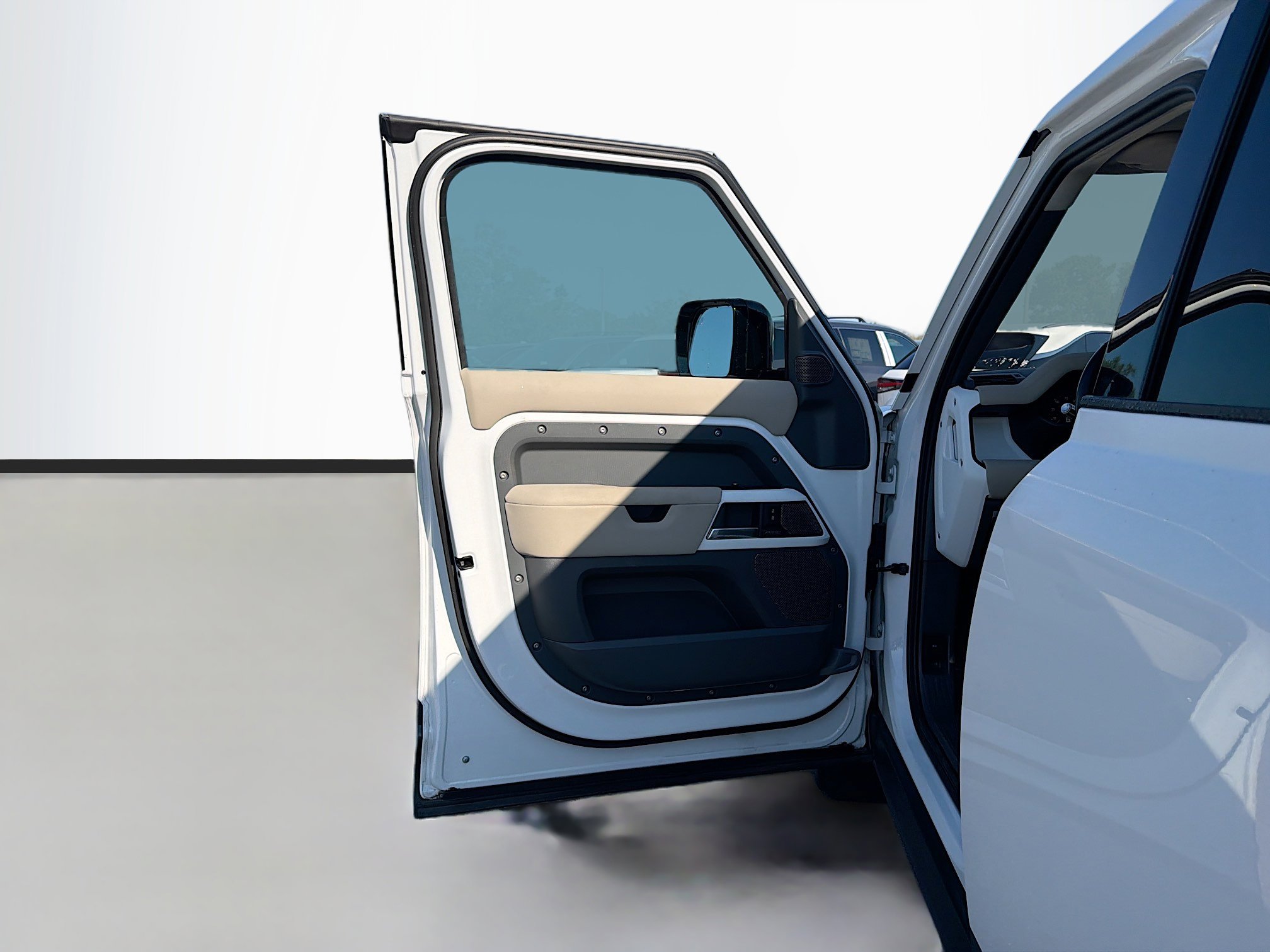 Used 2022 Land Rover Defender 110 SE image 22