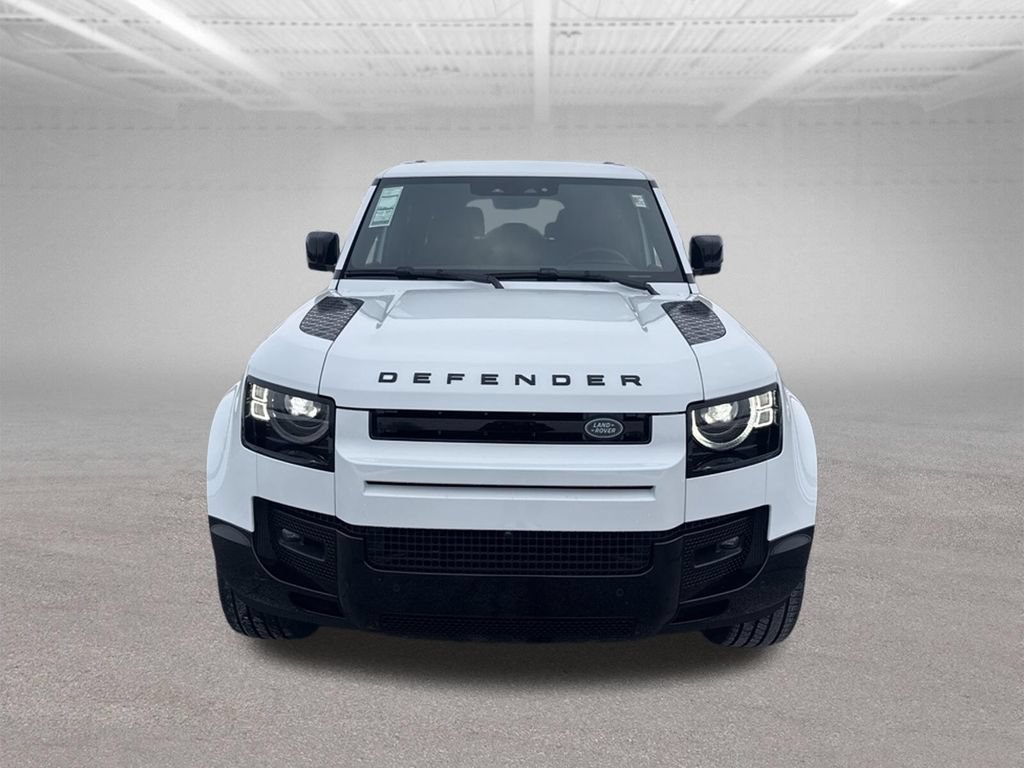 Used 2025 Land Rover Defender 130 X-Dynamic SE AWD/4WD image 4
