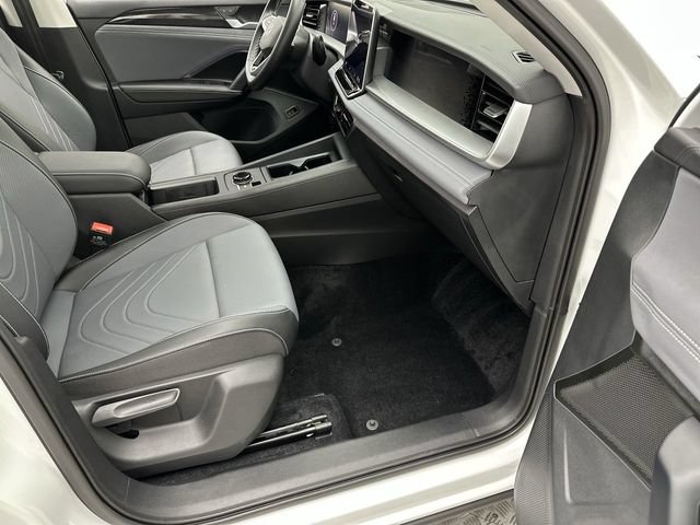 Certified 2025 Volkswagen Tiguan SE AWD/4WD image 25