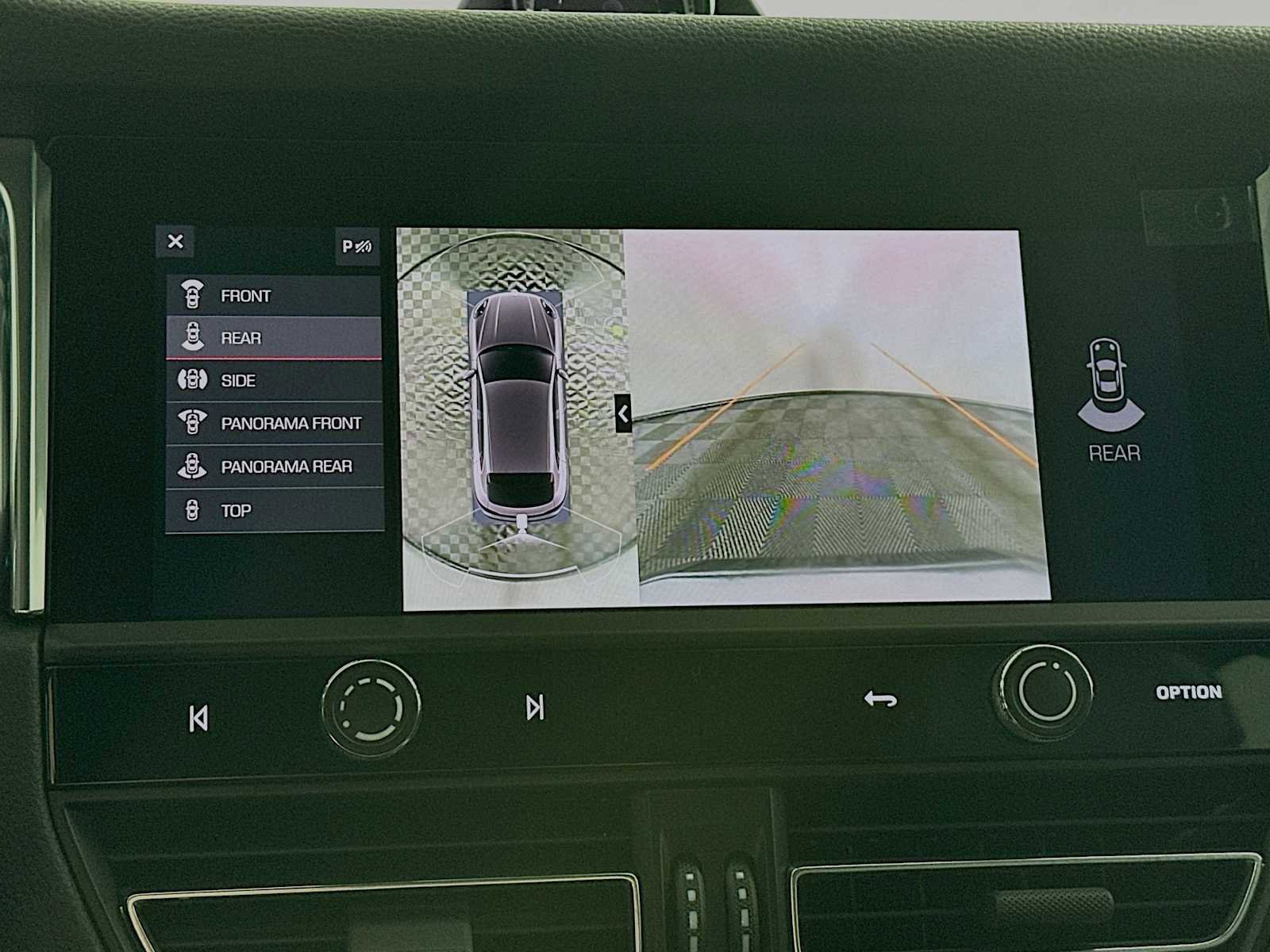 Certified 2025 Porsche Macan image 20