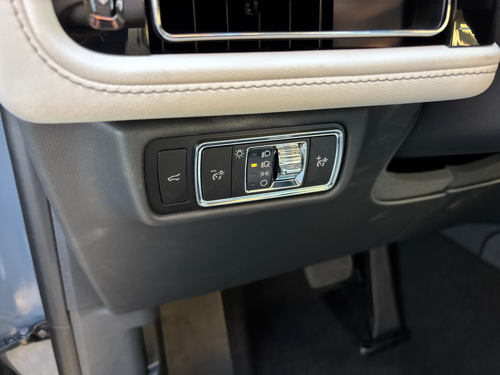 New 2027 Lincoln Aviator AWD image 13