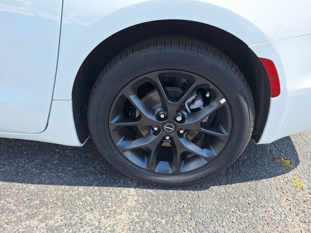 New 2026 Chrysler Pacifica Limited w/ S Appearance Package image 14