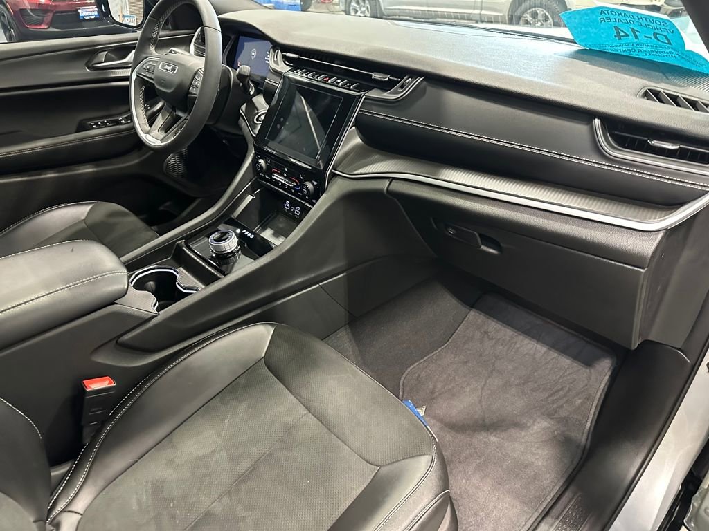 Used 2024 Jeep Grand Cherokee Altitude image 34