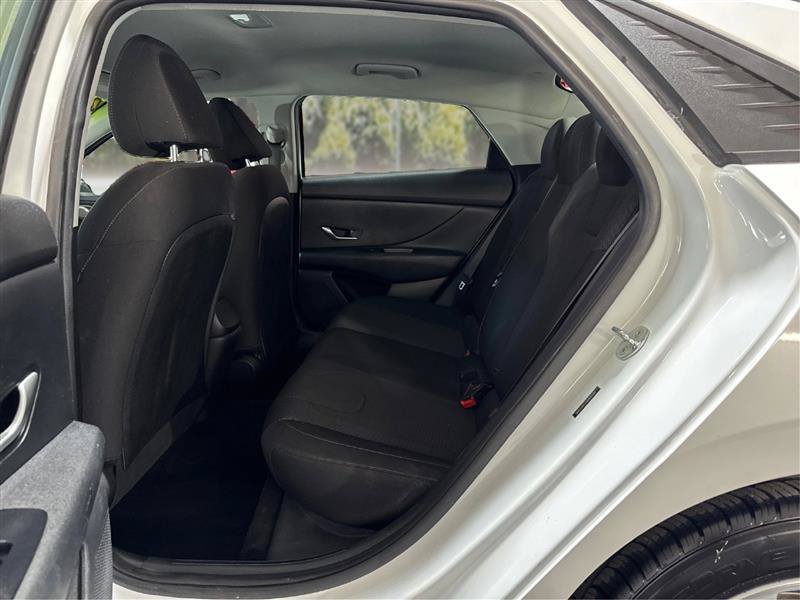 Used 2021 Hyundai Elantra SE FWD image 10