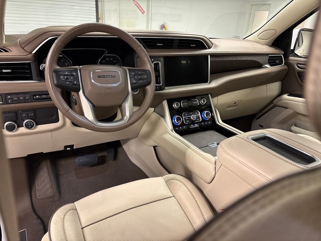 Used 2021 GMC Yukon Denali w/ Denali Premium Package image 30