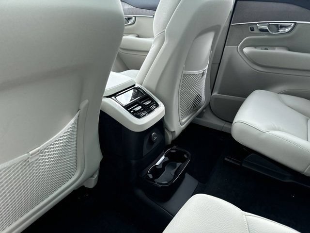 New 2025 Volvo XC90 T8 Plus w/ Protection Package Premier AWD/4WD image 15