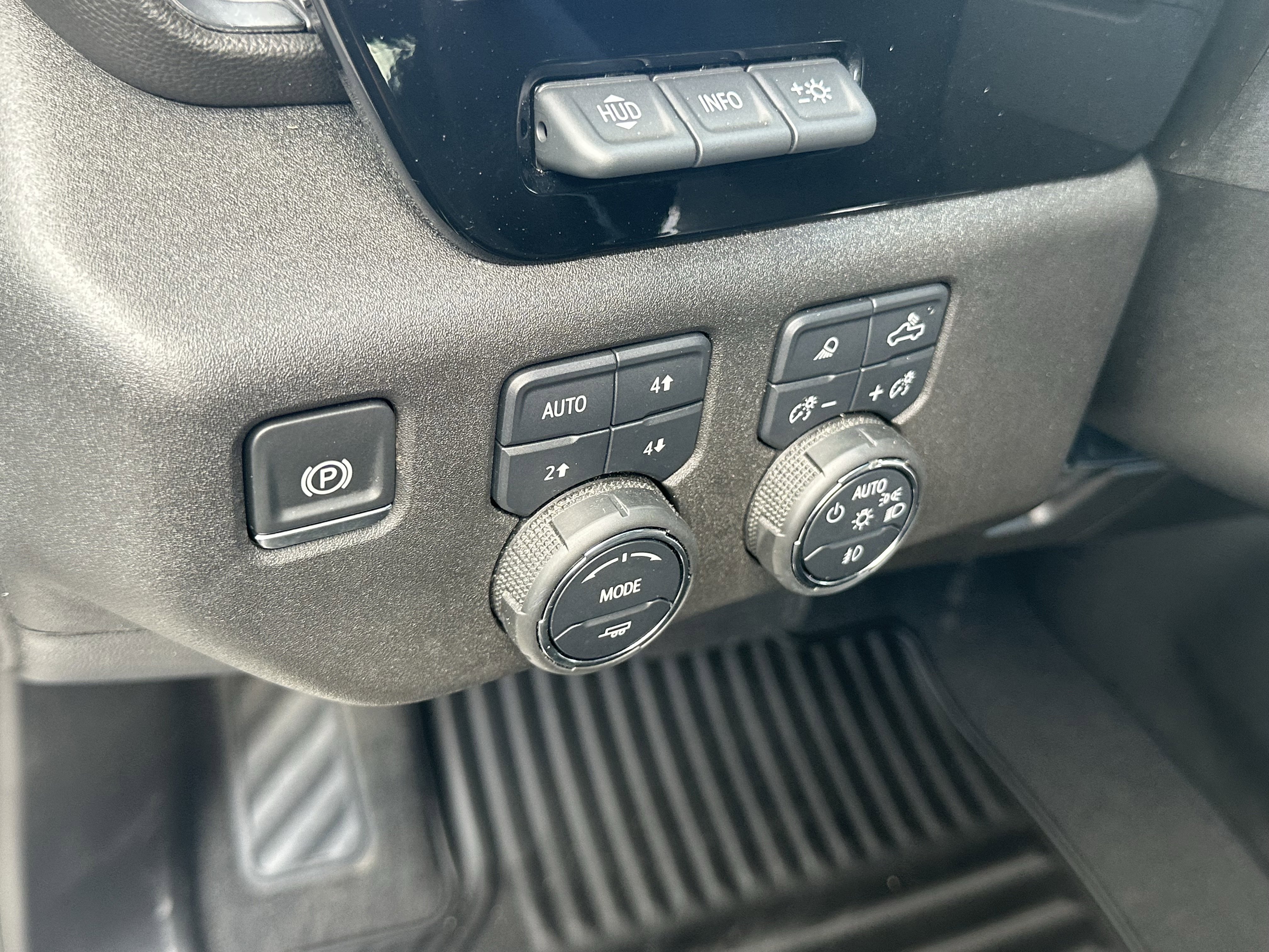 Used 2025 Chevrolet Silverado 3500 LTZ w/ LTZ Premium Package image 20