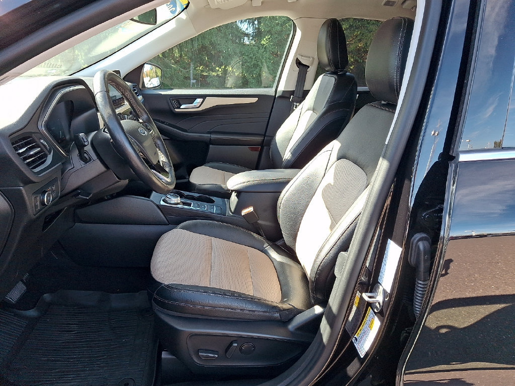 Used 2022 Ford Escape Titanium w/ Titanium Elite Package AWD/4WD image 17
