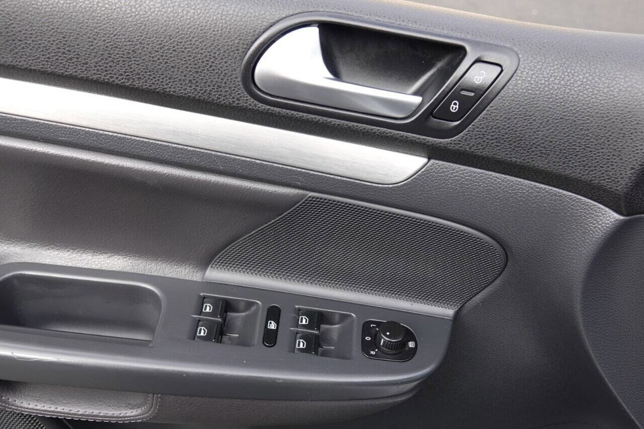 Used 2007 Volkswagen GTI 4-Door image 57