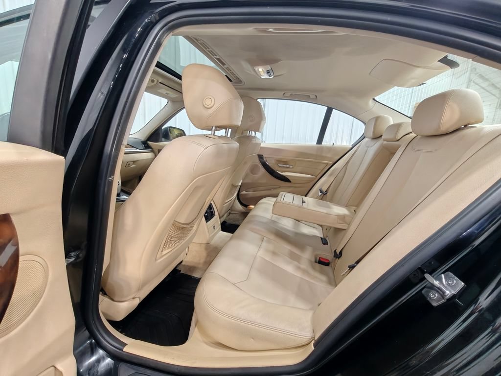 Used 2013 BMW 320i xDrive Sedan AWD/4WD image 24