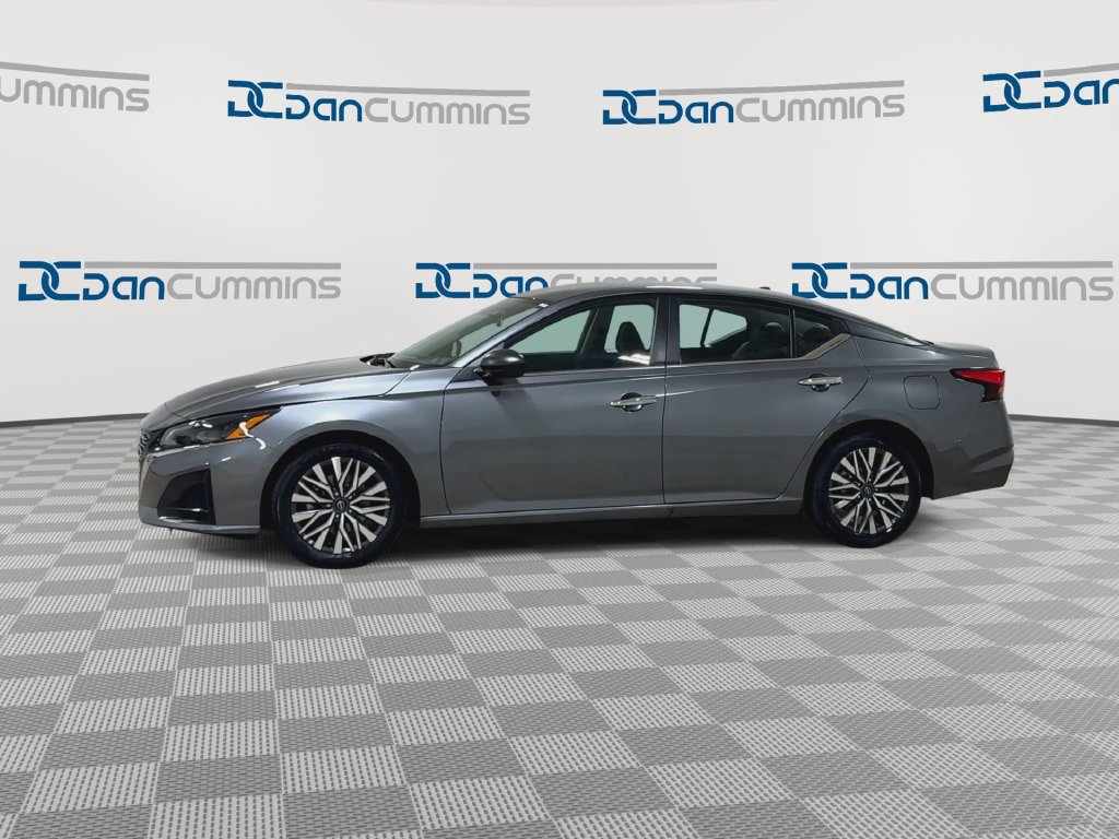 Used 2024 Nissan Altima 2.5 SV FWD image 6