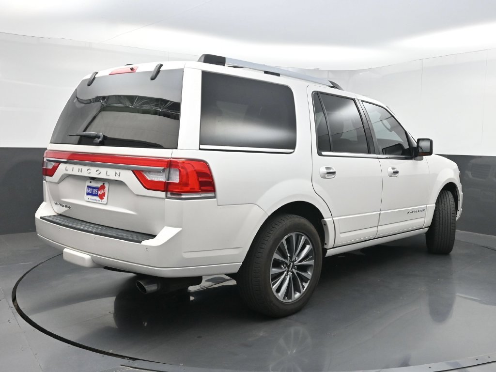 Used 2017 Lincoln Navigator Select RWD image 23