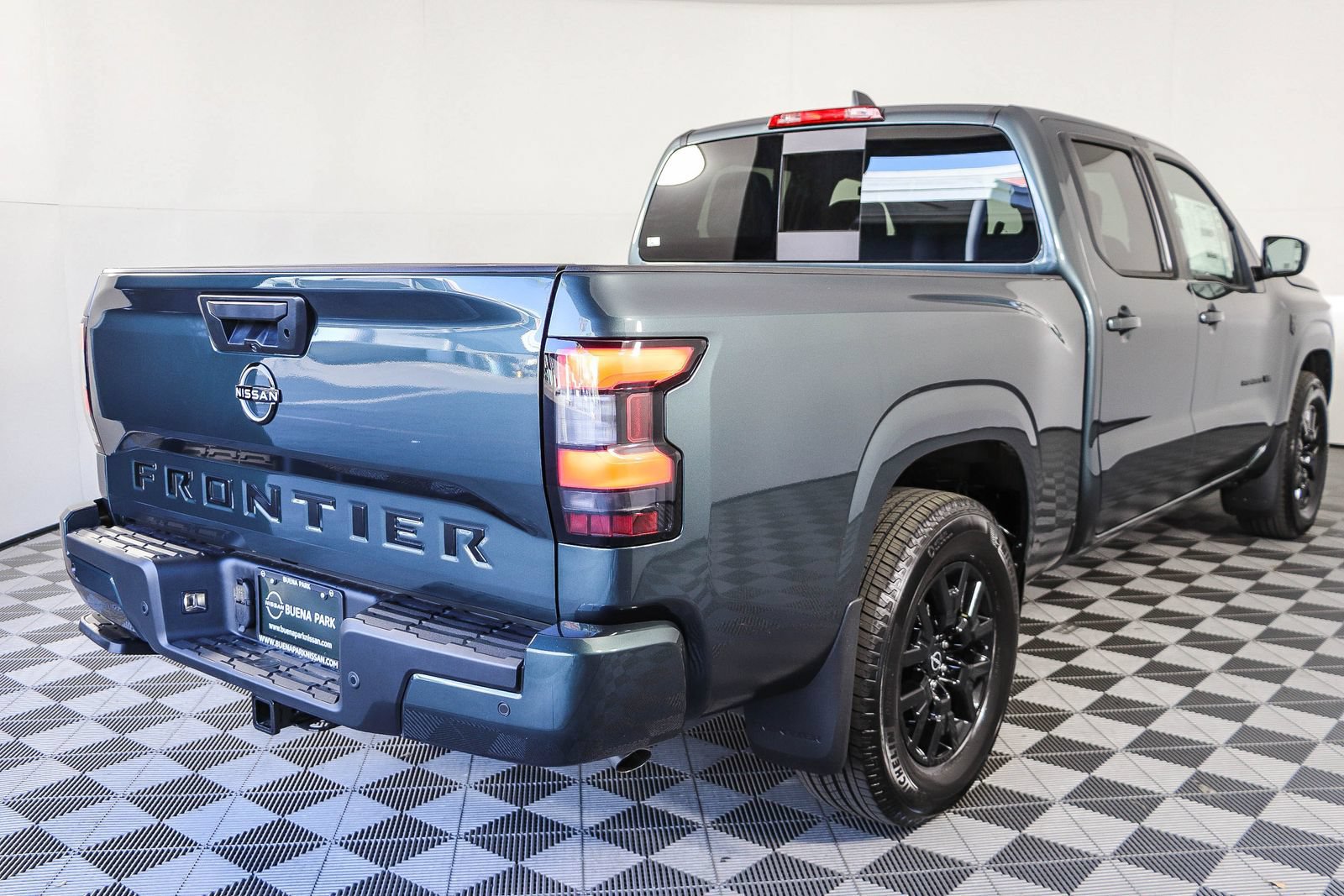 New 2027 Nissan Frontier SV w/ Tow Package RWD image 8