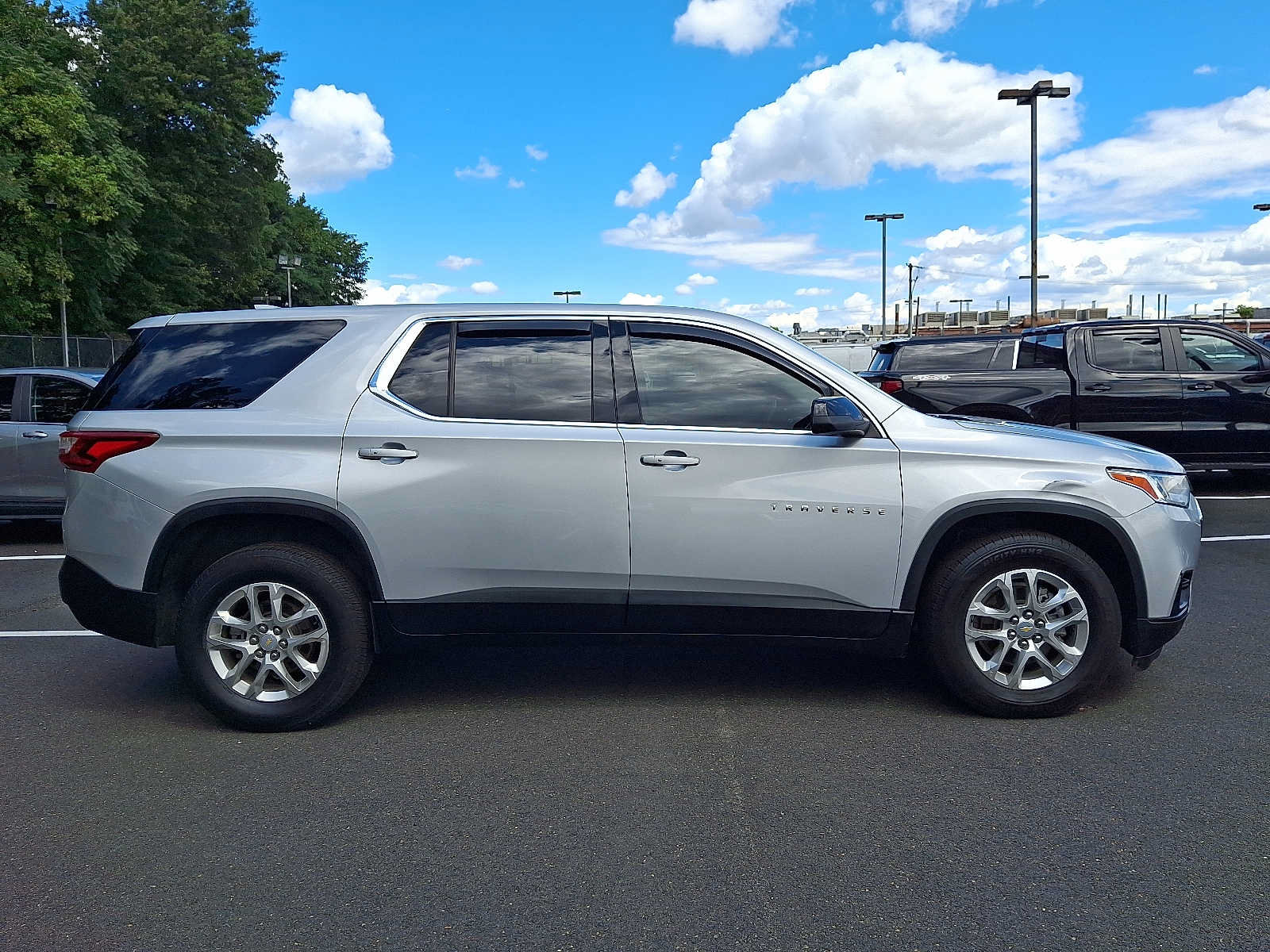 Used 2021 Chevrolet Traverse LS AWD/4WD image 7
