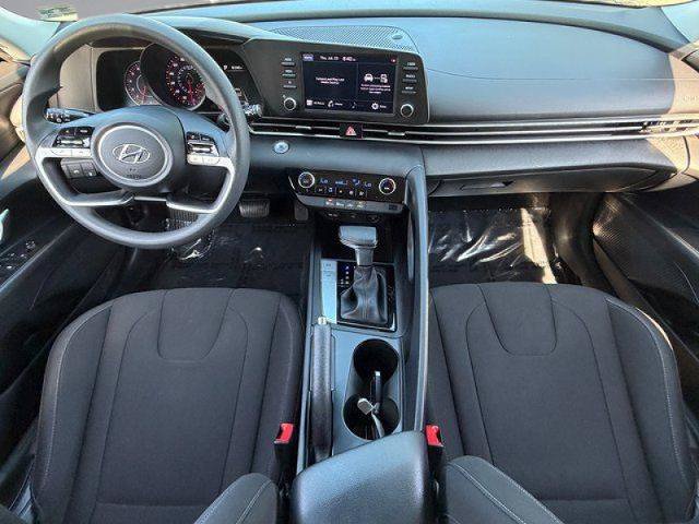 Used 2022 Hyundai Elantra SEL FWD image 3